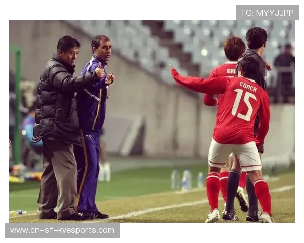 全北现代守门员屡献神扑，全北现代球员